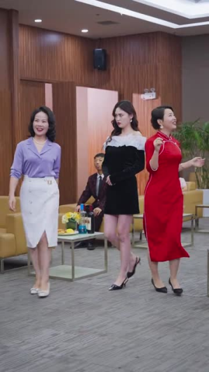 三个女儿把老妈宠翻天(34集) 三个女儿把老妈宠翻天(34集)1-102集