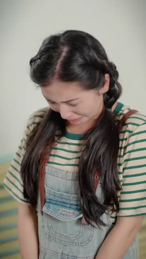 穿回90年帮我妈摆脱渣爹(32集) 穿回90年帮我妈摆脱渣爹(32集)越看越好看短剧