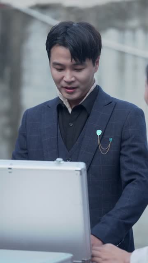 脱掉外卖服后势利女友哭着求原谅(64集) 脱掉外卖服后势利女友哭着求原谅(64集)每日短剧分享