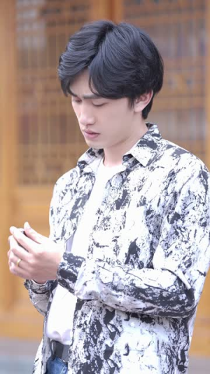 我能来回穿梭90年代(更新至40集) 我能来回穿梭90年代(更新至40集)全网短剧抢先看