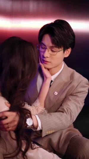 悄悄藏不住(100集) 悄悄藏不住(100集)热门短剧追到爽