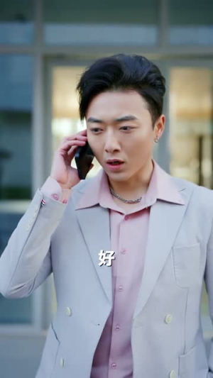 高冷校花救济我，我靠贴贴成神豪（80集）红果免费看短剧