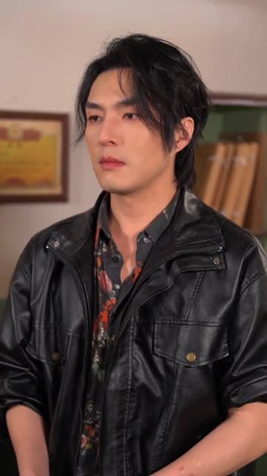 穿越1996,我成了我妈男闺蜜(61集) 穿越1996,我成了我妈男闺蜜(61集)最新火爆短剧